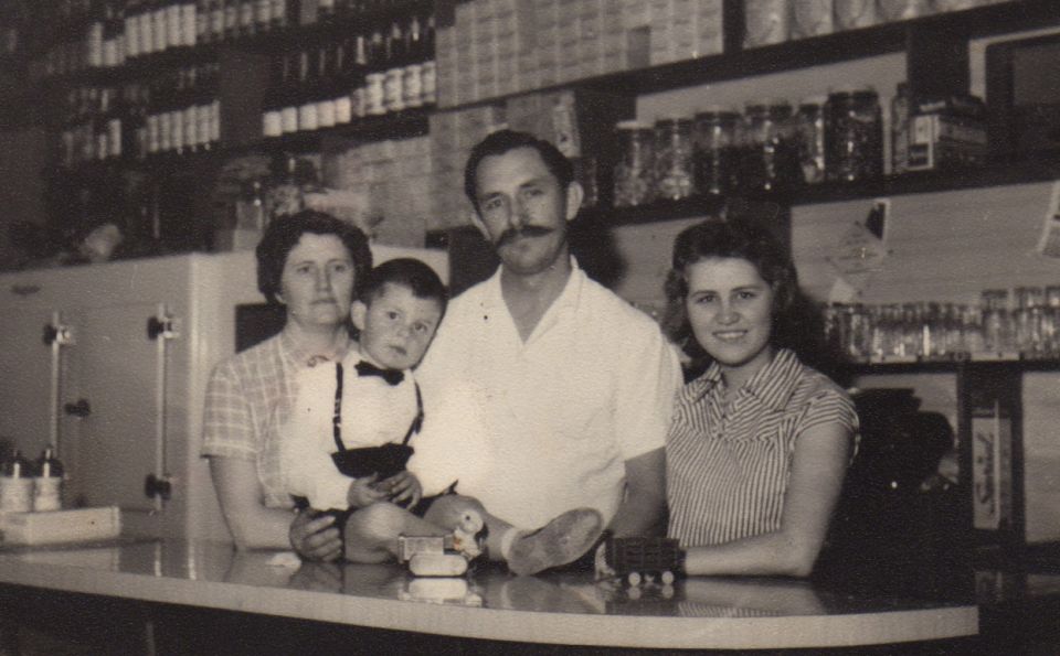 Aniversário de 3 anos / Fritholdo, Vera, Varci Maria e Julio Cesar Redecker (12/07/1959)